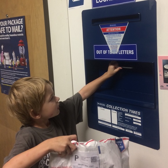 Meet your Poshers, Bobbie and Jesse - Picture 2 of 8